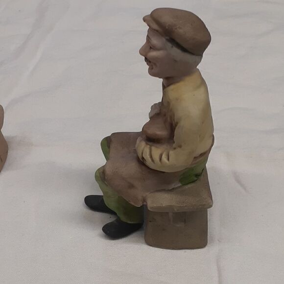 Pair of vintage ceramic figurines: old woman peeling apples and man scrubbing. - Picture 8 of 13